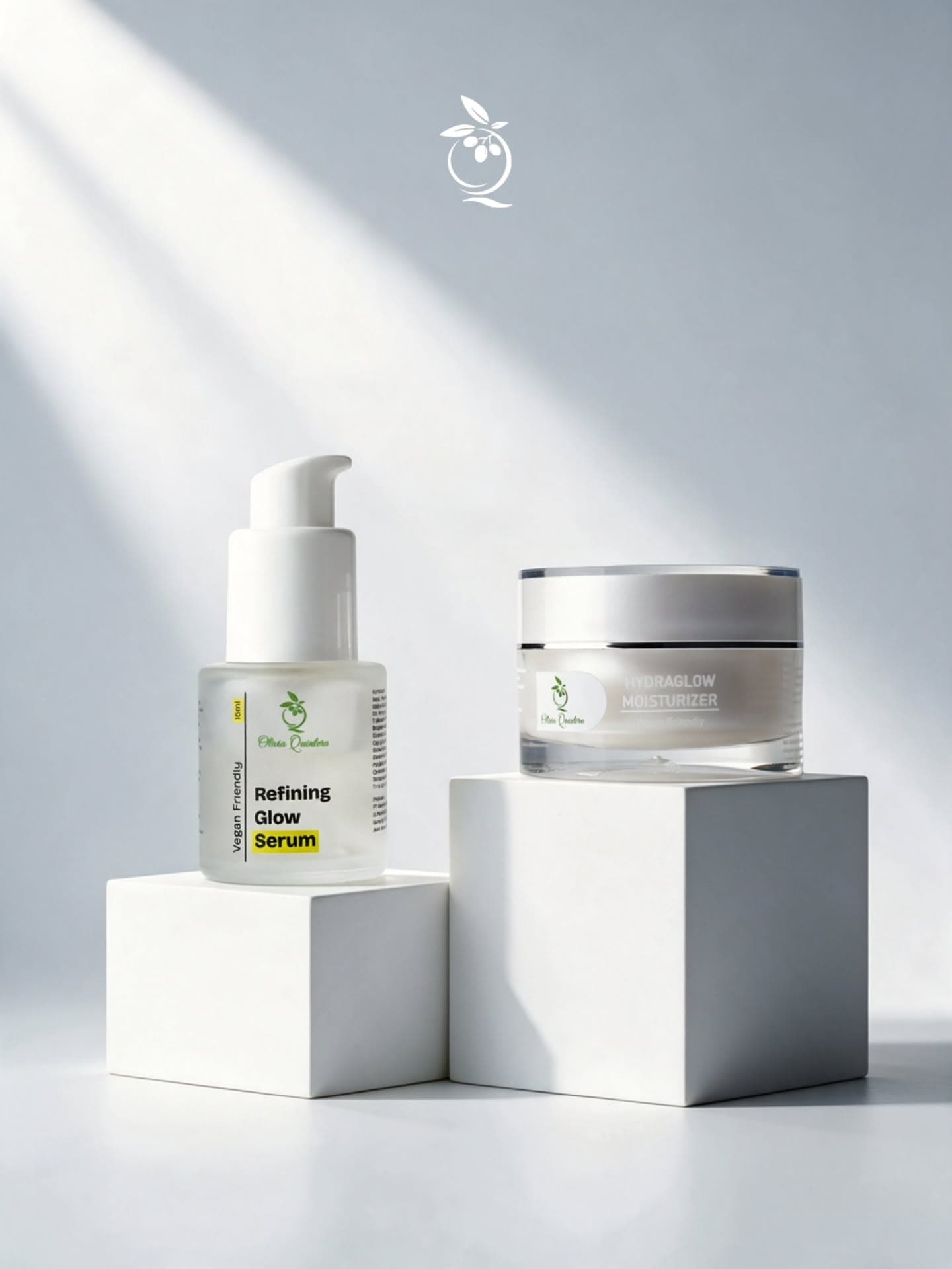 Refining Glow Serum dan Hydraglow Moisturizer di atas balok putih